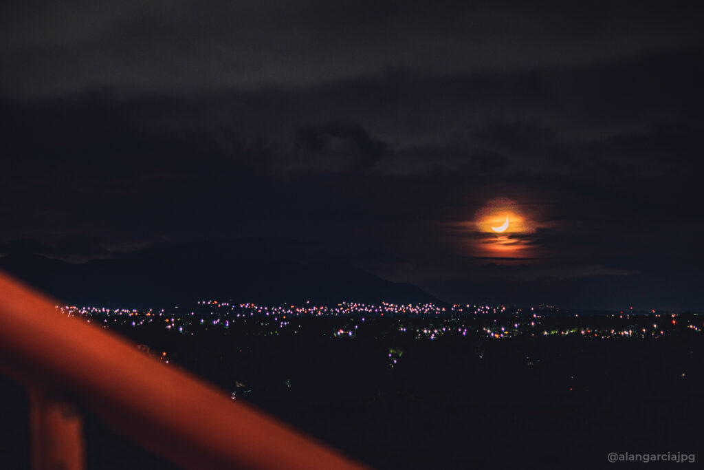 Noche de luna creciente en Actopan, Hidalgo.