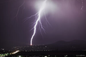 Rayo de tormenta eléctrica en Apan, Hidalgo.
