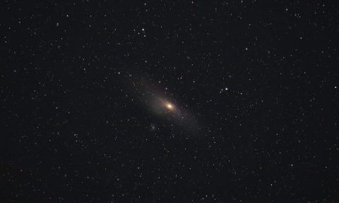 Galaxia de Andrómeda en el cielo nocturno